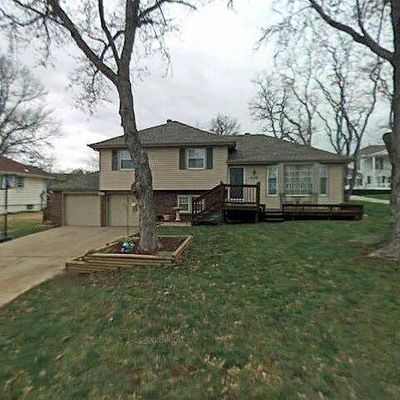 438 Sw Sunset Dr, Lees Summit, MO 64081