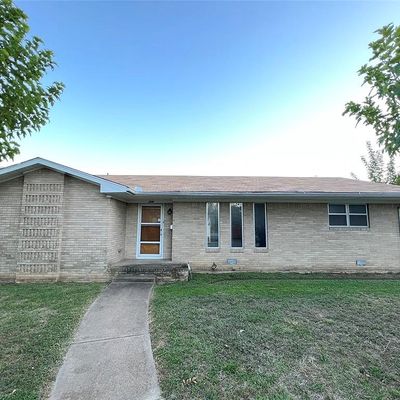 3416 Falcon Dr, Forest Hill, TX 76119