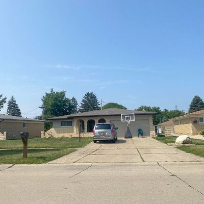 35085 Marina Dr, Sterling Heights, MI 48312