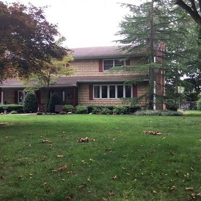 36 Delmar Ln, Commack, NY 11725