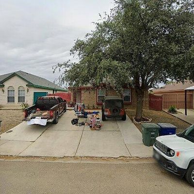 3605 Cuatro Vientos Dr, Laredo, TX 78046