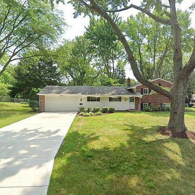 3636 W Bradford Dr, Bloomfield Hills, MI 48301