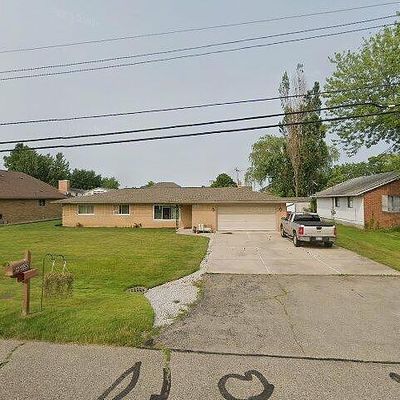 37600 Lakeville St, Harrison Township, MI 48045