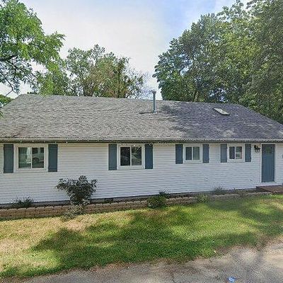 381 Lakeview Dr, White Lake, MI 48386