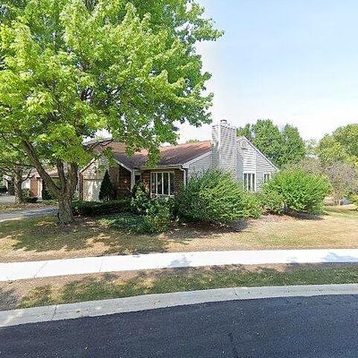 5 Pebblewood Trl, Naperville, IL 60563