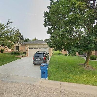 504 Dorset Cir, Grand Blanc, MI 48439