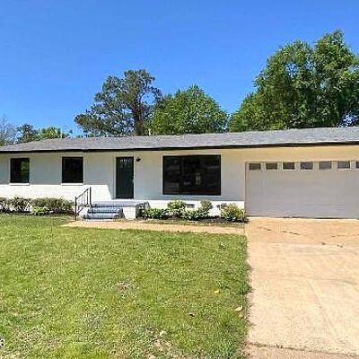 504 Gordon Dr, Holly Springs, MS 38635