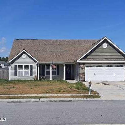 511 Louvre Ln, Jacksonville, NC 28546