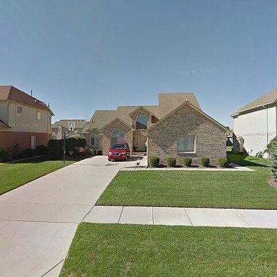 51289 Fantasia Dr, Macomb, MI 48042