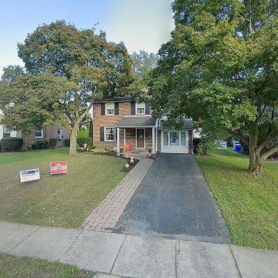 5132 Pontiac Rd, Drexel Hill, PA 19026