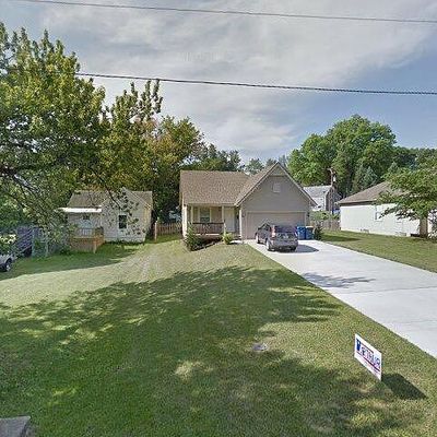 517 Thornton St, Liberty, MO 64068