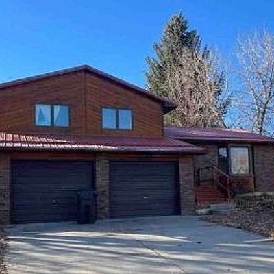 520 Cheyenne Dr, Green River, WY 82935