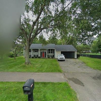 523 Glengary Rd, Wolverine Lake, MI 48390