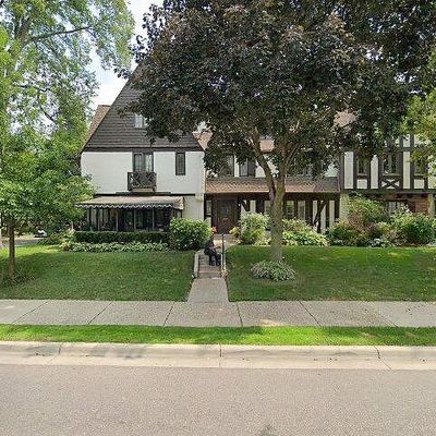 530 Cadieux Rd, Grosse Pointe, MI 48230