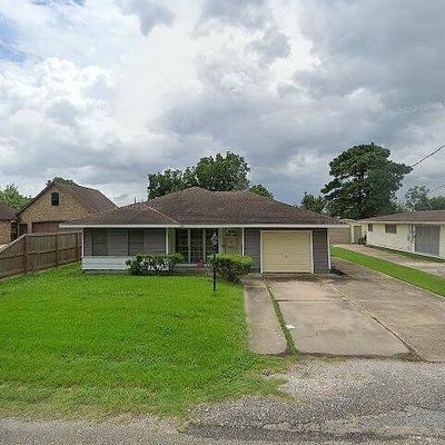 5305 Whitaker St, Groves, TX 77619