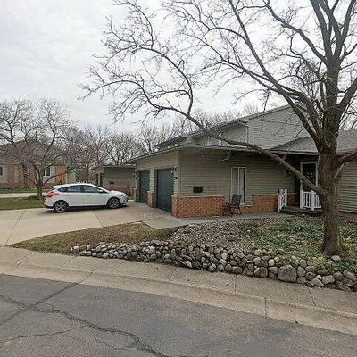 545 Oakbrook Cir, Flushing, MI 48433