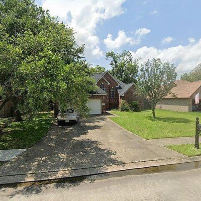 55 Joshua Ct, Lake Jackson, TX 77566