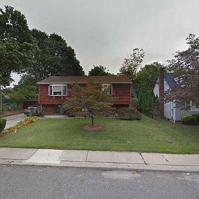 56 W Smith St, Amityville, NY 11701