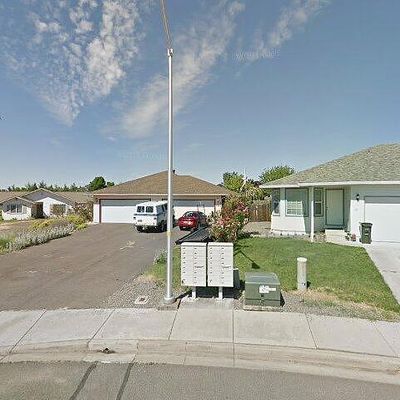 447 Merlee Cir, Eagle Point, OR 97524