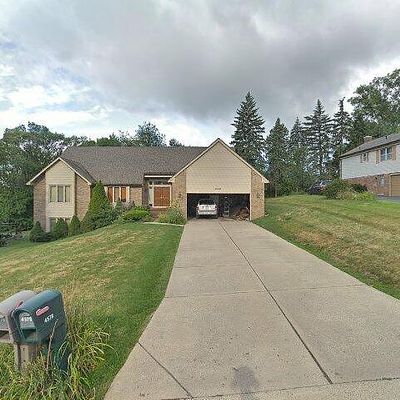 4578 Pine Village Dr, West Bloomfield, MI 48323