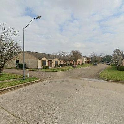 460 Yorktown Ln, Beaumont, TX 77707