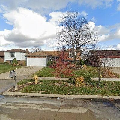 47684 Goldridge Ln, Macomb, MI 48044