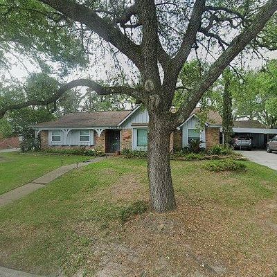 4904 Live Oak Dr, Dickinson, TX 77539