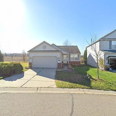 4904 Meadow Crest Cir, Holly, MI 48442