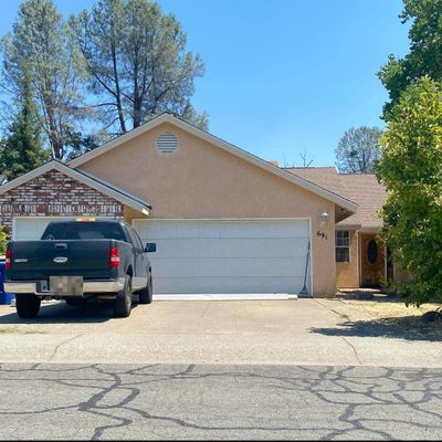 691 Olympic St, Redding, CA 96003