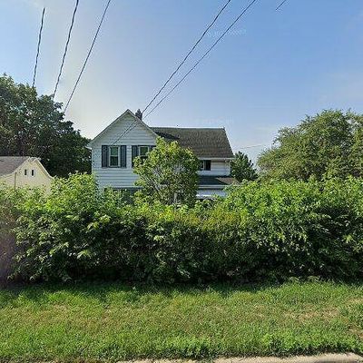 7 W South St, Freeport, IL 61032