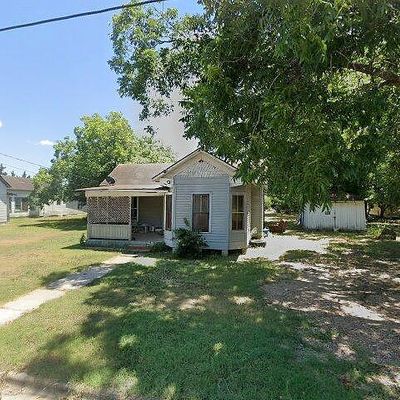 705 E Newman St, Cuero, TX 77954