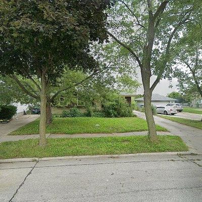 7112 W Cody Cir, Milwaukee, WI 53223