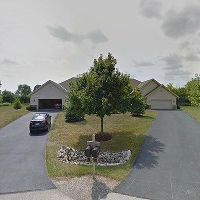 7177 W Mequon Trl, Mequon, WI 53092