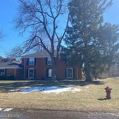 5745 Fox Hunt Ln, West Bloomfield, MI 48322