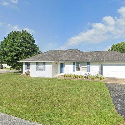 581 Johnson Ave, Sparta, MO 65753