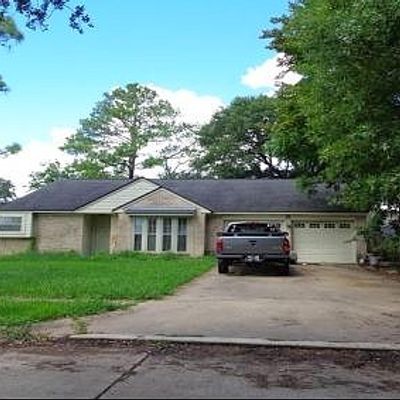 605 Noreda St, Angleton, TX 77515