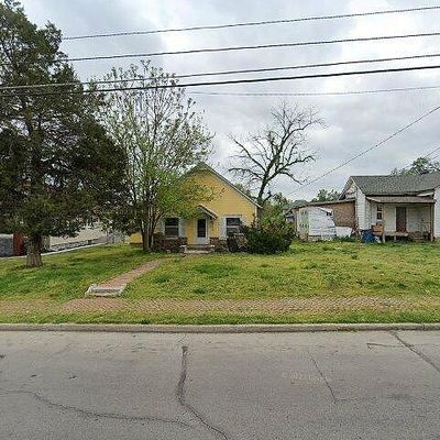 608 E Chestnut St, Carthage, MO 64836