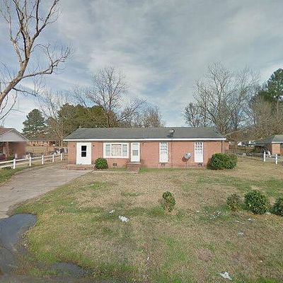 611 E Pollock St, Mount Olive, NC 28365