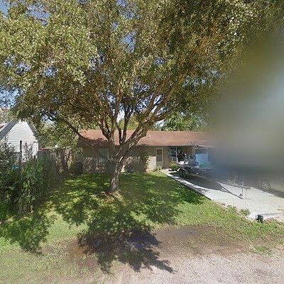 615 Avenue C, Yorktown, TX 78164