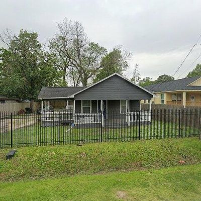 809 Fortune St, Houston, TX 77088