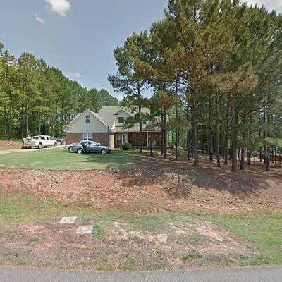 81 Village Ct, Hamilton, GA 31811