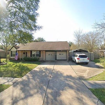 810 Camelot Ln, Friendswood, TX 77546