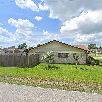 812 1/2 S 3 Rd St, Nederland, TX 77627