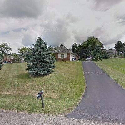 8148 Orchardview Dr, Washington, MI 48095