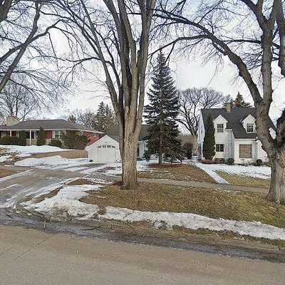 815 N 1 St St, Bismarck, ND 58501