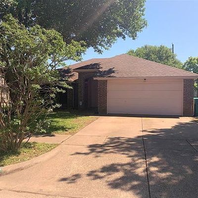 817 Simon Dr, Cedar Hill, TX 75104