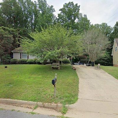 823 Forest Lake Dr, Martinsville, VA 24112