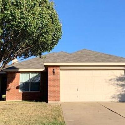 825 Iona Dr, Fort Worth, TX 76120