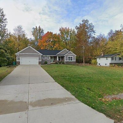 834 Geneva Dr, Wayland, MI 49348