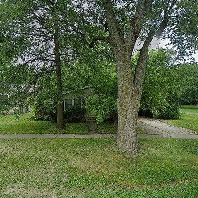 842 N Walnut St, Monticello, IL 61856